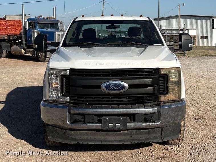 image for item EU0439 2018 Ford F350 Super Duty XL pickup truck cab and chassis