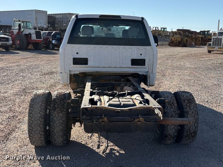 image for item EU0439 2018 Ford F350 Super Duty XL pickup truck cab and chassis