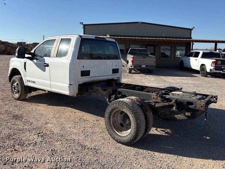 image for item EU0439 2018 Ford F350 Super Duty XL pickup truck cab and chassis