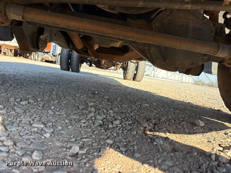 image for item EU0439 2018 Ford F350 Super Duty XL pickup truck cab and chassis