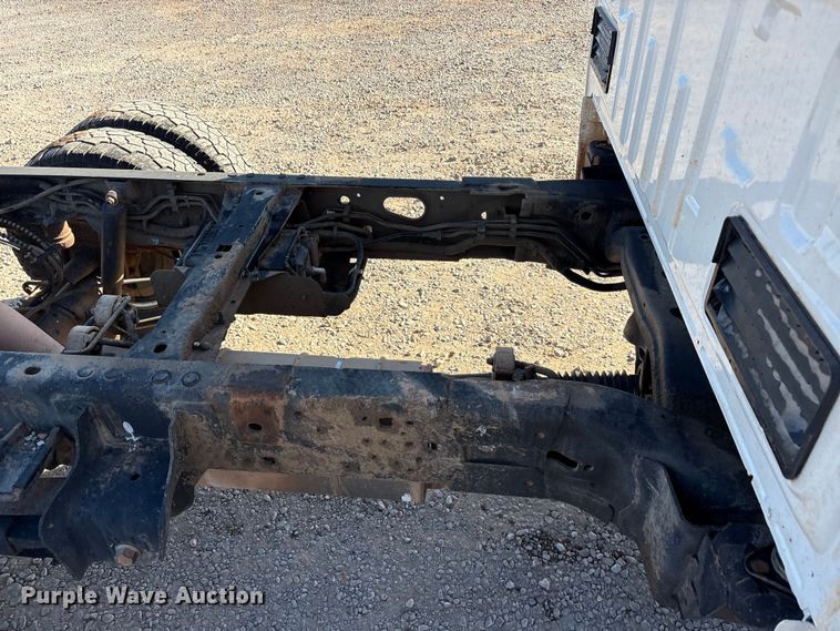 image for item EU0439 2018 Ford F350 Super Duty XL pickup truck cab and chassis