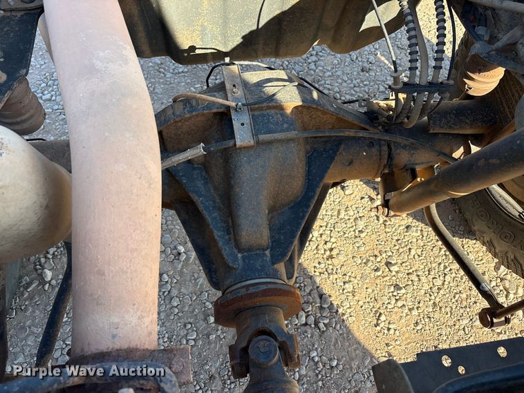 image for item EU0439 2018 Ford F350 Super Duty XL pickup truck cab and chassis