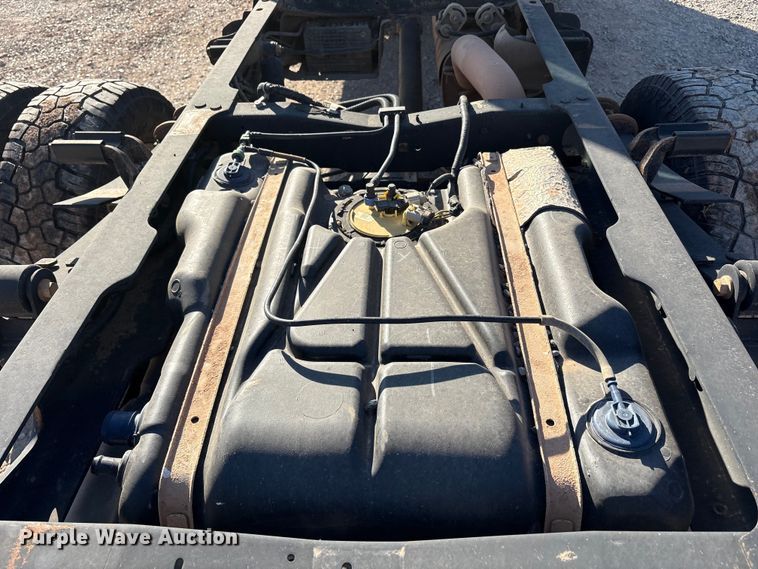 image for item EU0439 2018 Ford F350 Super Duty XL pickup truck cab and chassis