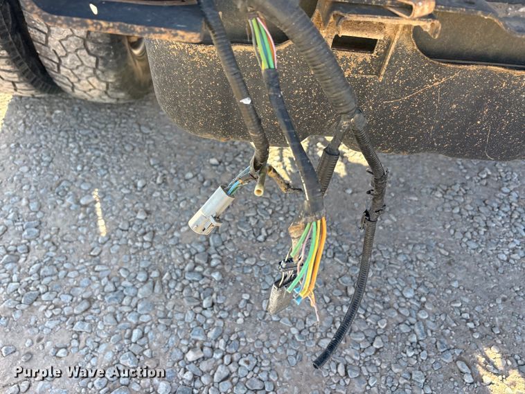 image for item EU0439 2018 Ford F350 Super Duty XL pickup truck cab and chassis