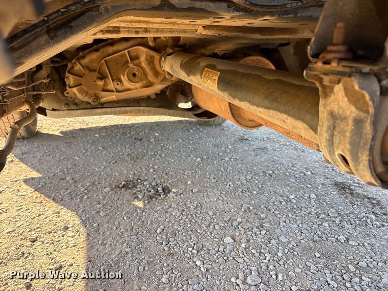 image for item EU0439 2018 Ford F350 Super Duty XL pickup truck cab and chassis