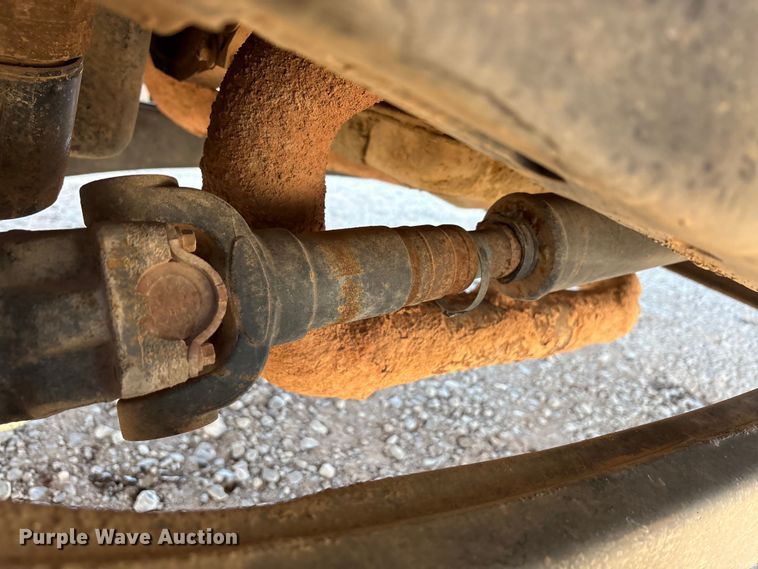 image for item EU0439 2018 Ford F350 Super Duty XL pickup truck cab and chassis