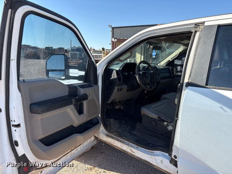 image for item EU0439 2018 Ford F350 Super Duty XL pickup truck cab and chassis