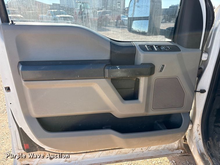 image for item EU0439 2018 Ford F350 Super Duty XL pickup truck cab and chassis