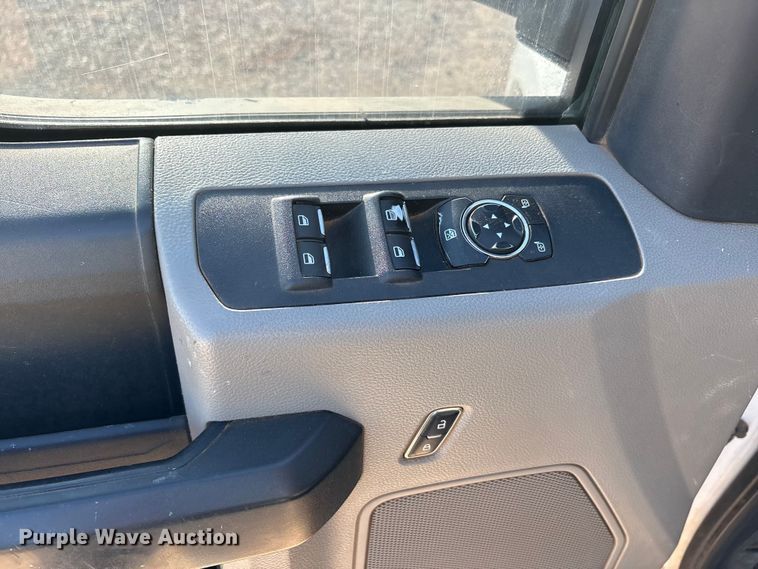 image for item EU0439 2018 Ford F350 Super Duty XL pickup truck cab and chassis