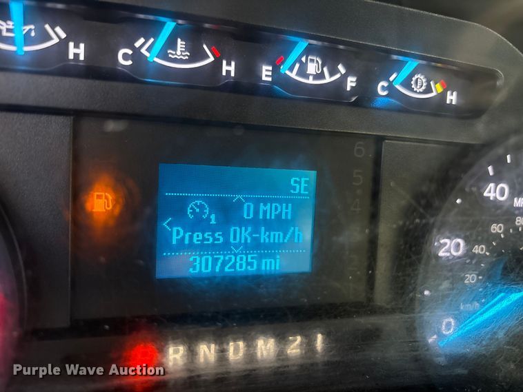 image for item EU0439 2018 Ford F350 Super Duty XL pickup truck cab and chassis