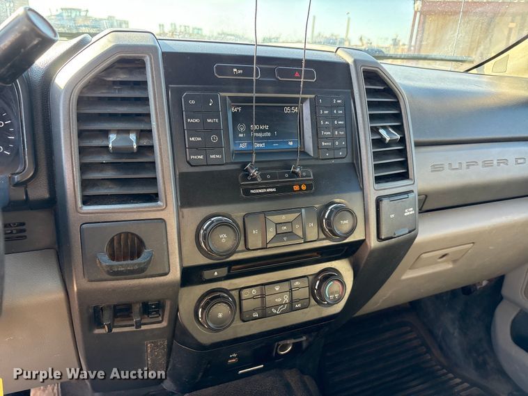 image for item EU0439 2018 Ford F350 Super Duty XL pickup truck cab and chassis