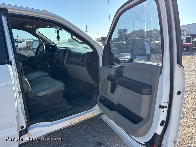 image for item EU0439 2018 Ford F350 Super Duty XL pickup truck cab and chassis