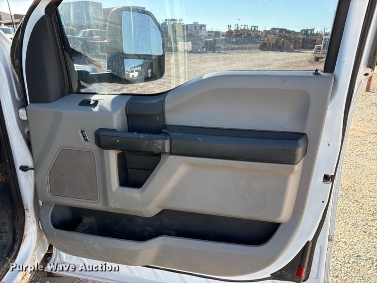 image for item EU0439 2018 Ford F350 Super Duty XL pickup truck cab and chassis