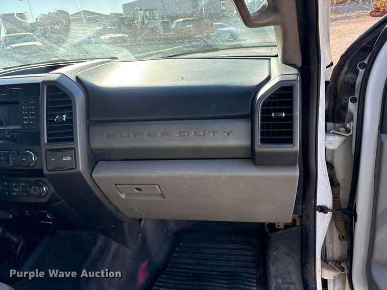 image for item EU0439 2018 Ford F350 Super Duty XL pickup truck cab and chassis