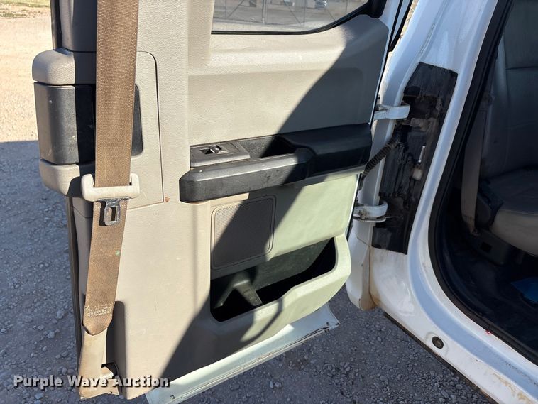 image for item EU0439 2018 Ford F350 Super Duty XL pickup truck cab and chassis