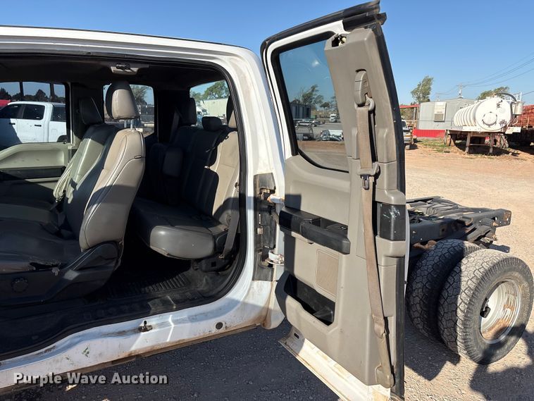 image for item EU0439 2018 Ford F350 Super Duty XL pickup truck cab and chassis