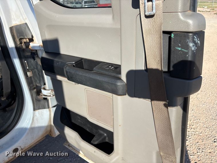 image for item EU0439 2018 Ford F350 Super Duty XL pickup truck cab and chassis