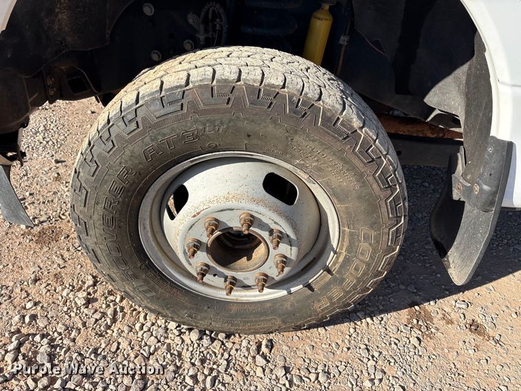 image for item EU0439 2018 Ford F350 Super Duty XL pickup truck cab and chassis