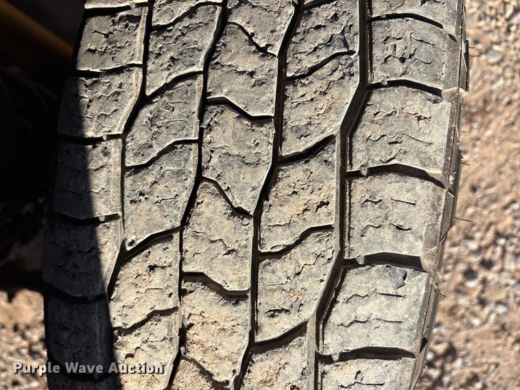 image for item EU0439 2018 Ford F350 Super Duty XL pickup truck cab and chassis