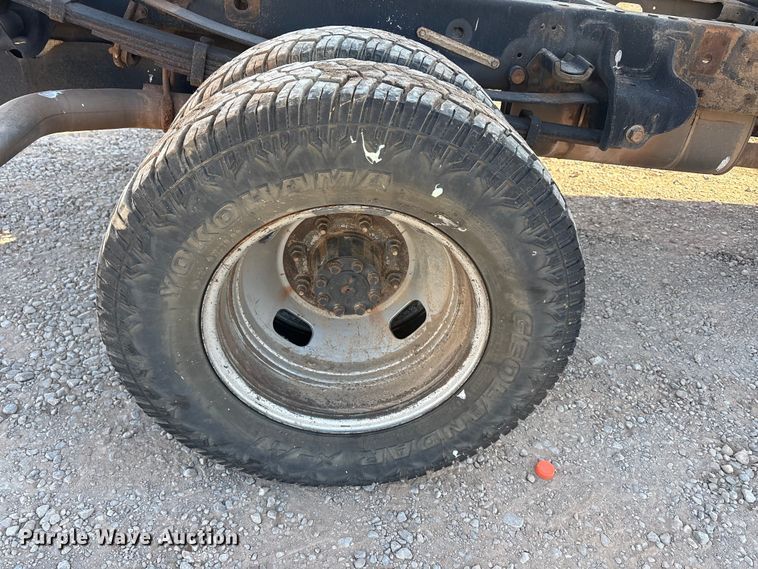 image for item EU0439 2018 Ford F350 Super Duty XL pickup truck cab and chassis