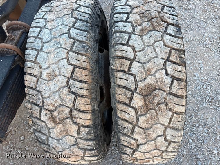 image for item EU0439 2018 Ford F350 Super Duty XL pickup truck cab and chassis