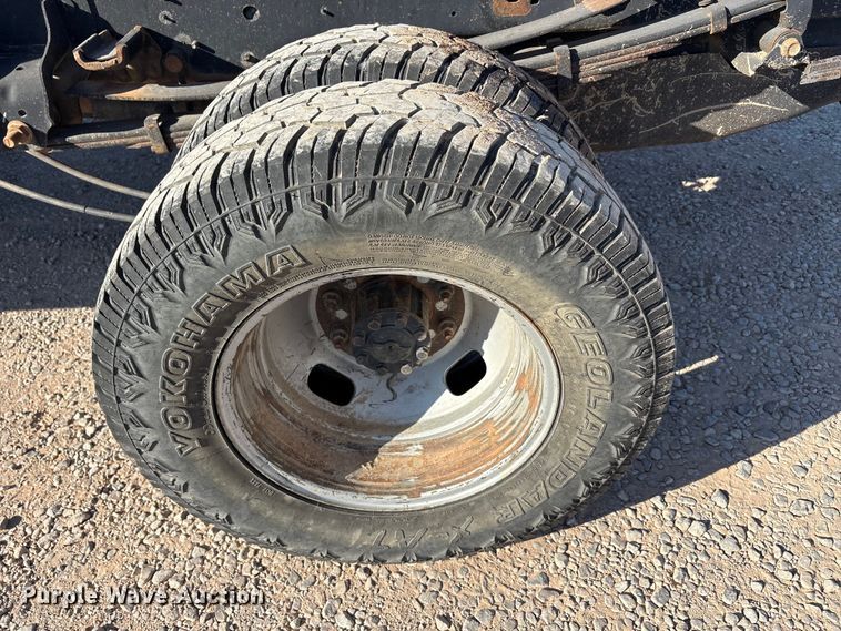 image for item EU0439 2018 Ford F350 Super Duty XL pickup truck cab and chassis