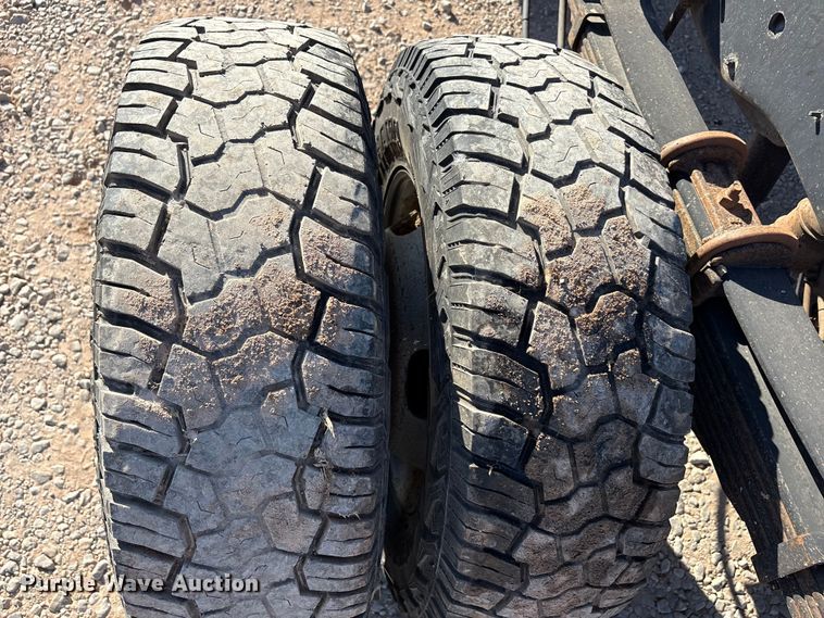 image for item EU0439 2018 Ford F350 Super Duty XL pickup truck cab and chassis