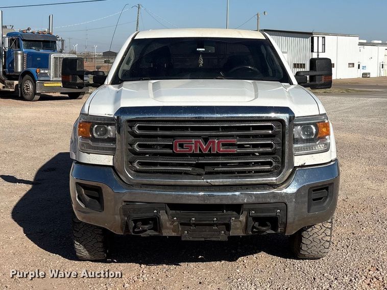 image for item EU0440 2017 GMC Sierra 2500HD Crew Cab pickup truck cab and chassis