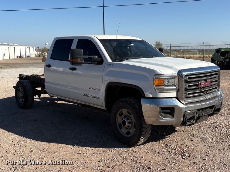 image for item EU0440 2017 GMC Sierra 2500HD Crew Cab pickup truck cab and chassis
