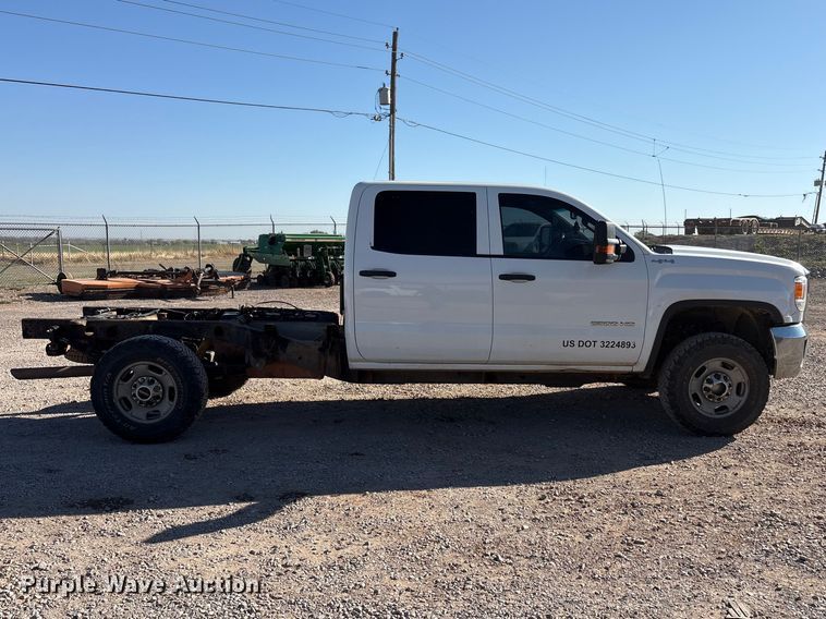 image for item EU0440 2017 GMC Sierra 2500HD Crew Cab pickup truck cab and chassis