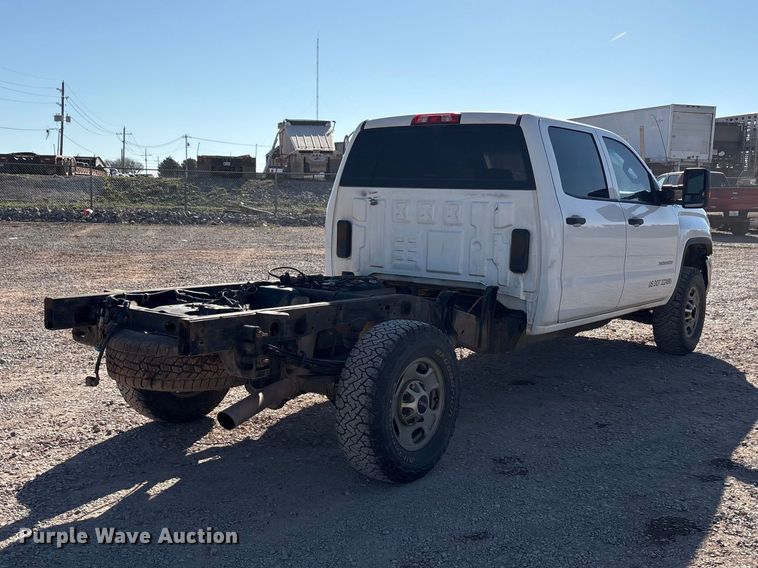 image for item EU0440 2017 GMC Sierra 2500HD Crew Cab pickup truck cab and chassis