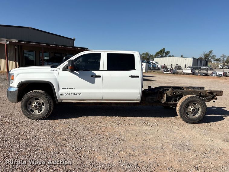 image for item EU0440 2017 GMC Sierra 2500HD Crew Cab pickup truck cab and chassis