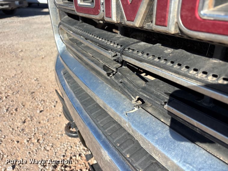 image for item EU0440 2017 GMC Sierra 2500HD Crew Cab pickup truck cab and chassis