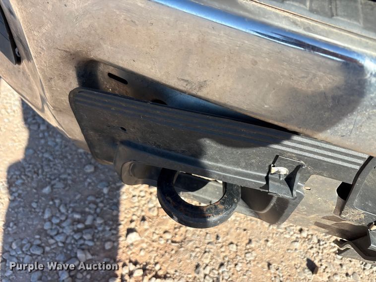 image for item EU0440 2017 GMC Sierra 2500HD Crew Cab pickup truck cab and chassis