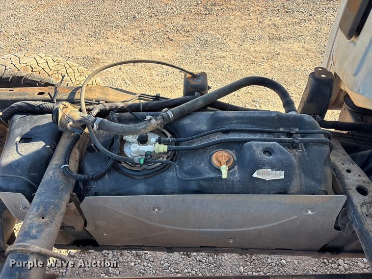 image for item EU0440 2017 GMC Sierra 2500HD Crew Cab pickup truck cab and chassis