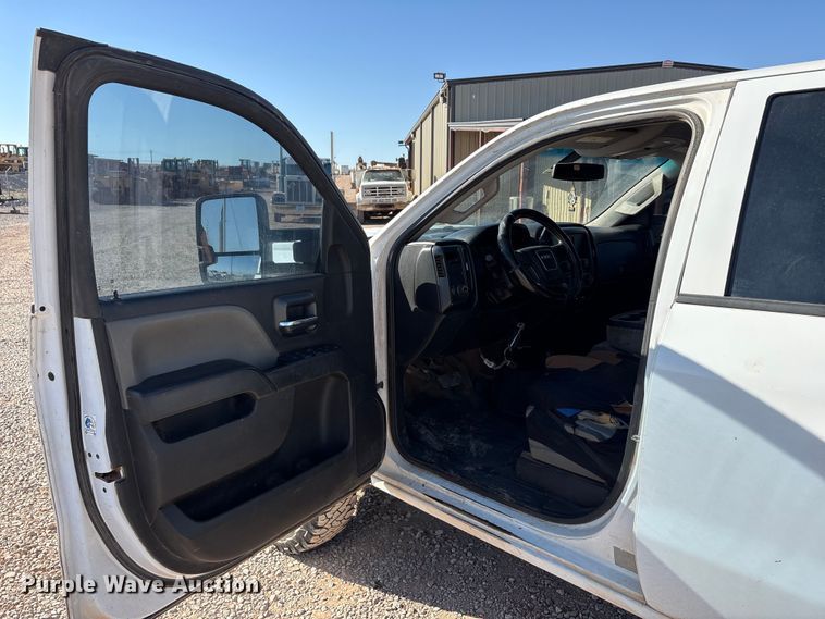 image for item EU0440 2017 GMC Sierra 2500HD Crew Cab pickup truck cab and chassis