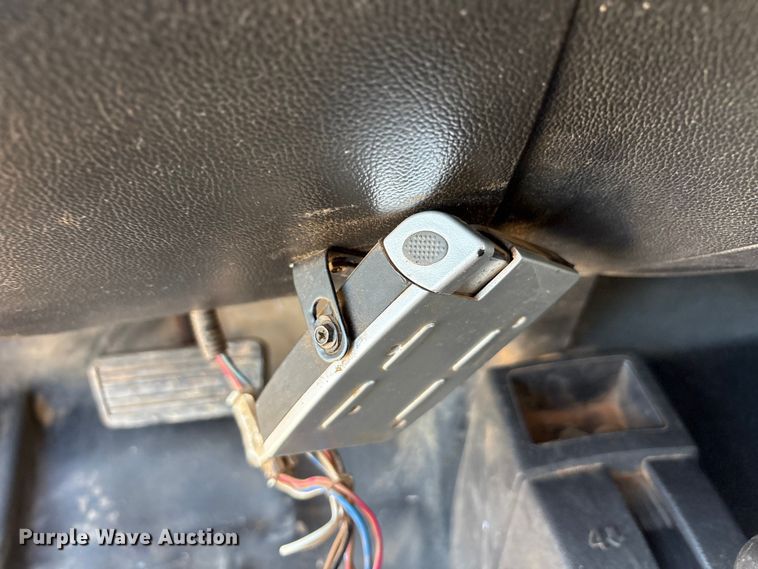 image for item EU0440 2017 GMC Sierra 2500HD Crew Cab pickup truck cab and chassis