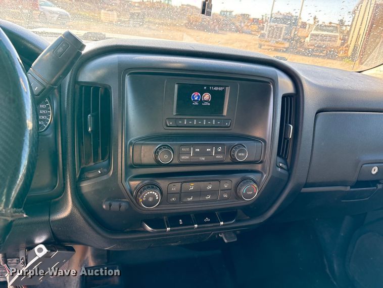 image for item EU0440 2017 GMC Sierra 2500HD Crew Cab pickup truck cab and chassis