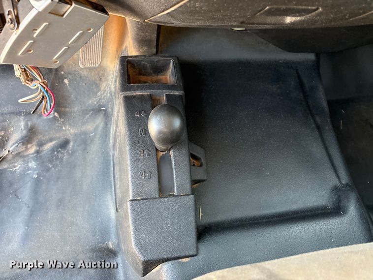 image for item EU0440 2017 GMC Sierra 2500HD Crew Cab pickup truck cab and chassis