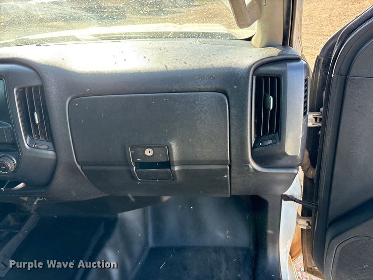 image for item EU0440 2017 GMC Sierra 2500HD Crew Cab pickup truck cab and chassis