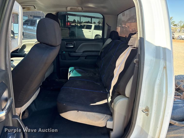image for item EU0440 2017 GMC Sierra 2500HD Crew Cab pickup truck cab and chassis
