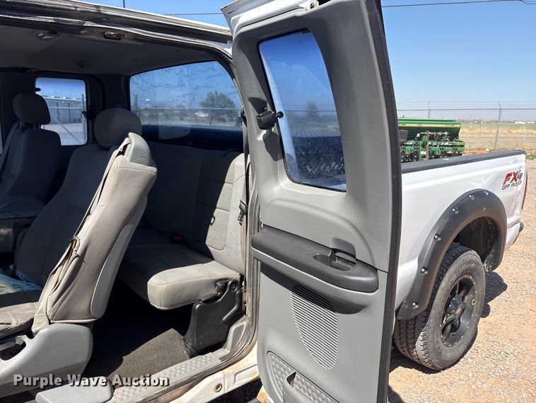 image for item EU0442 2006 Ford F250 Super Duty Ext. Cab pickup truck