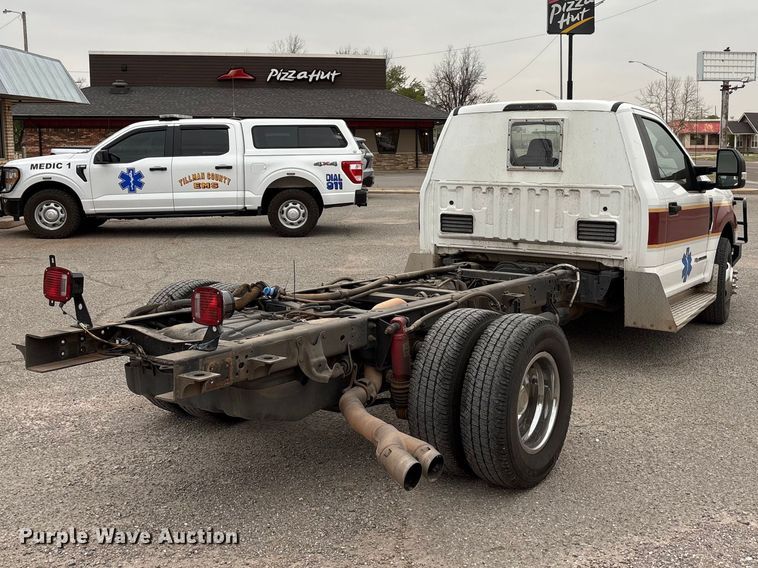 image for item EU0449 2019 Ford F350 Super Duty pickup truck cab and chassis