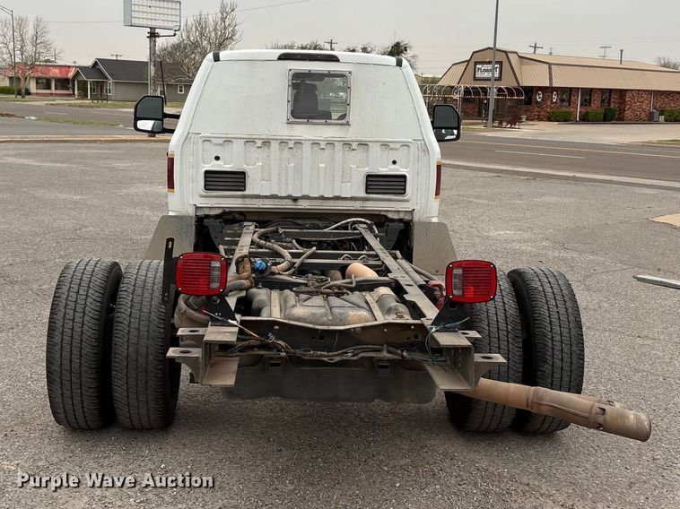 image for item EU0449 2019 Ford F350 Super Duty pickup truck cab and chassis