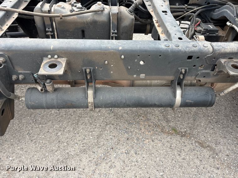 image for item EU0449 2019 Ford F350 Super Duty pickup truck cab and chassis