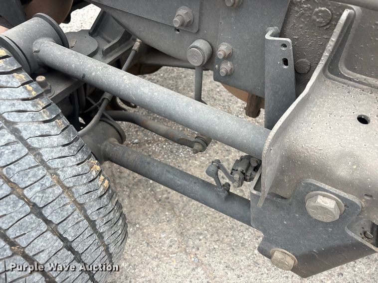image for item EU0449 2019 Ford F350 Super Duty pickup truck cab and chassis