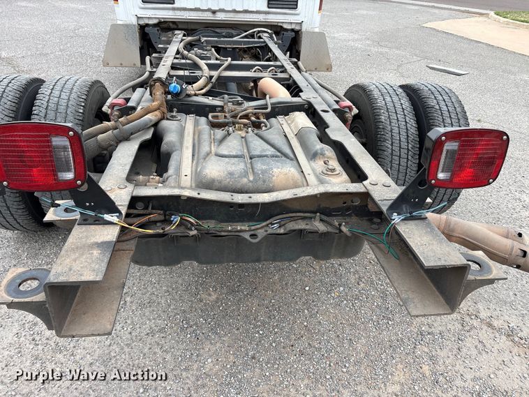 image for item EU0449 2019 Ford F350 Super Duty pickup truck cab and chassis