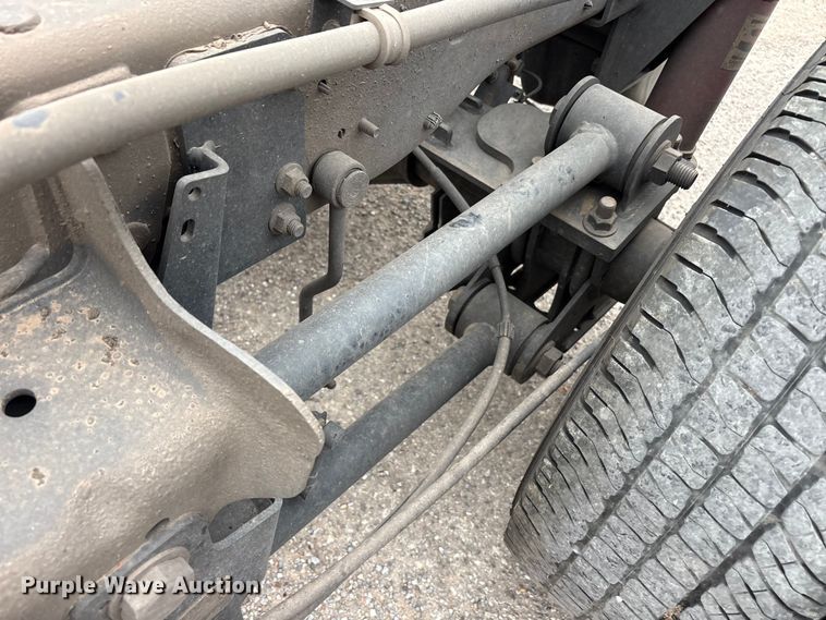 image for item EU0449 2019 Ford F350 Super Duty pickup truck cab and chassis