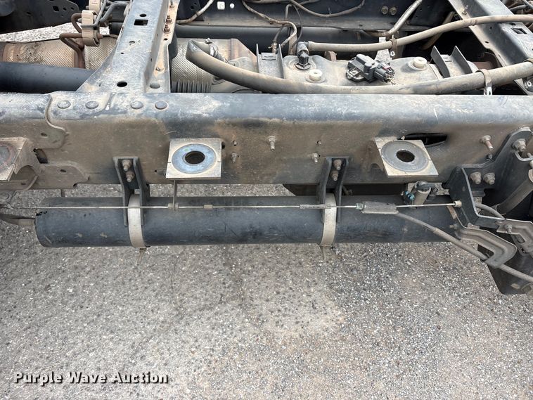 image for item EU0449 2019 Ford F350 Super Duty pickup truck cab and chassis