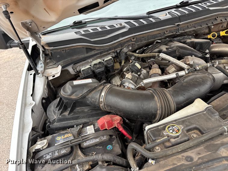 image for item EU0449 2019 Ford F350 Super Duty pickup truck cab and chassis